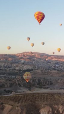 Kapadokya, Türkiye - balon fırlatılışının dikey videosu