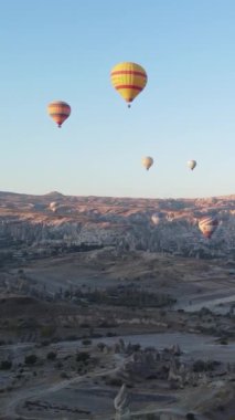 Kapadokya, Türkiye - balon fırlatılışının dikey videosu