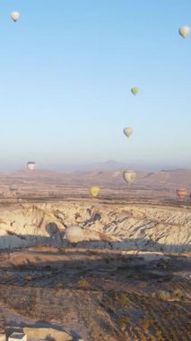 Kapadokya, Türkiye - balon fırlatılışının dikey videosu