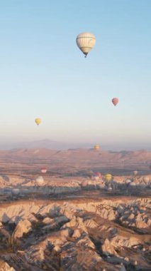 Kapadokya, Türkiye - balon fırlatılışının dikey videosu