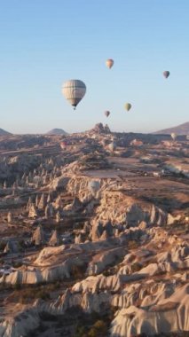 Kapadokya, Türkiye - balon fırlatılışının dikey videosu