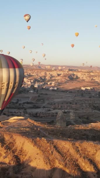 Cappadocia, Turkije - verticale video van ballonvaart — Stockvideo