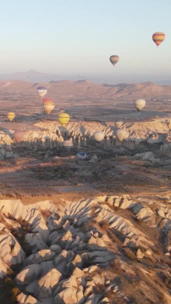 Καππαδοκία, Τουρκία - κάθετο βίντεο εκτόξευσης μπαλονιού — Αρχείο Βίντεο