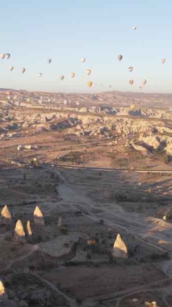 Capadócia, Turquia - vídeo vertical do lançamento do balão — Vídeo de Stock