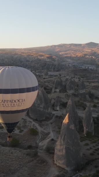 Cappadocia, Turecko - vertikální video startu balónu