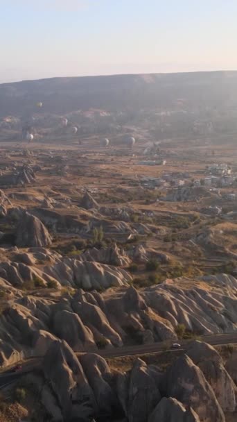 Capadocia, Turquía - vídeo vertical de lanzamiento de globos — Vídeo de stock