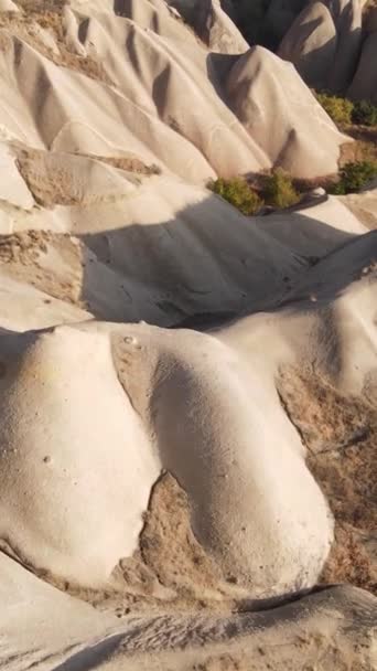 Capadócia vista aérea paisagem. A Turquia. Parque Nacional Goreme. Vídeo vertical — Vídeo de Stock