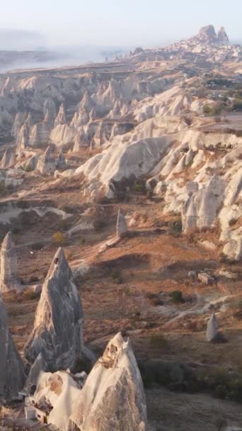 Cappadocia peisaj vedere aeriană. Turcia. Parcul Naţional Goreme. Video vertical — Videoclip de stoc