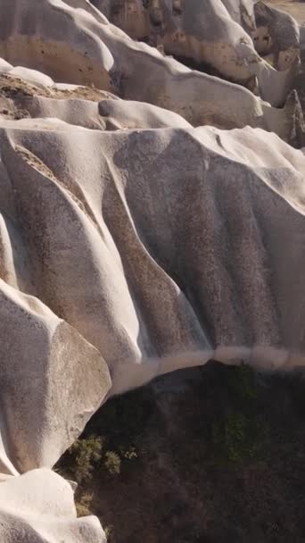 Kappadokia krajina letecký pohled. Krocan. Národní park Goreme. Svislé video — Stock video