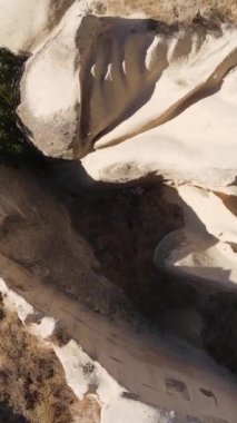 Kapadokya hava manzarası. Hindi. Goreme Ulusal Parkı. Dikey video