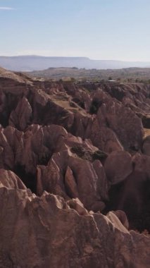 Kapadokya hava manzarası. Hindi. Goreme Ulusal Parkı. Dikey video