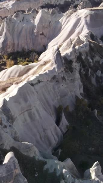 Kappadokia krajina letecký pohled. Krocan. Národní park Goreme. Svislé video — Stock video