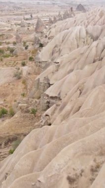 Kapadokya hava manzarası. Hindi. Goreme Ulusal Parkı. Dikey video
