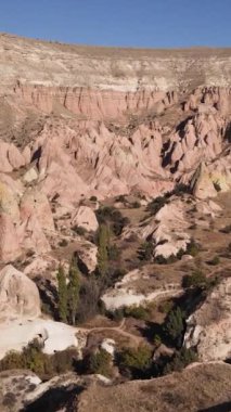 Kapadokya hava manzarası. Hindi. Goreme Ulusal Parkı. Dikey video