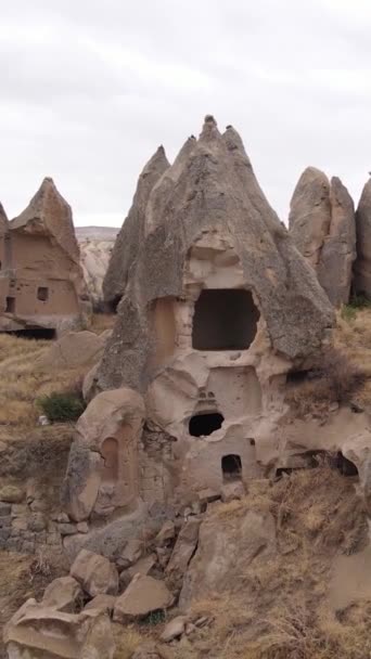 Capadócia vista aérea paisagem. A Turquia. Parque Nacional Goreme. Vídeo vertical — Vídeo de Stock