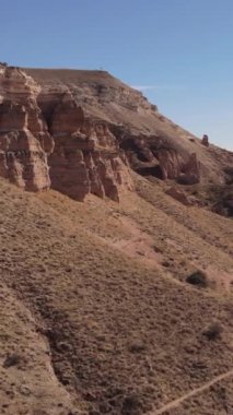 Kapadokya hava manzarası. Hindi. Goreme Ulusal Parkı. Dikey video