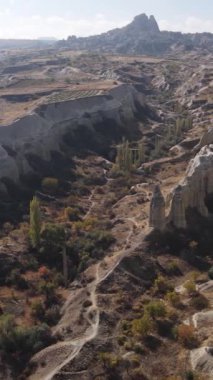 Kapadokya hava manzarası. Hindi. Goreme Ulusal Parkı. Dikey video