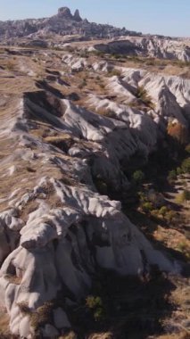 Kapadokya hava manzarası. Hindi. Goreme Ulusal Parkı. Dikey video