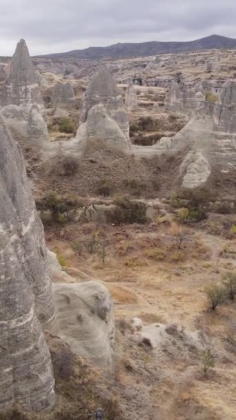 Kappadokia krajina letecký pohled. Krocan. Národní park Goreme. Svislé video — Stock video