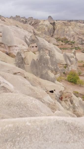Каппадокійський ландшафт. Туреччина. Національний парк Гореме. Вертикальне відео — стокове відео
