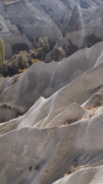 Kappadokia krajina letecký pohled. Krocan. Národní park Goreme. Svislé video — Stock video