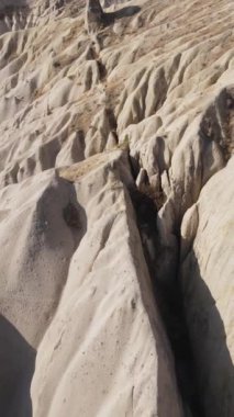 Kapadokya hava manzarası. Hindi. Goreme Ulusal Parkı. Dikey video