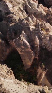 Kapadokya hava manzarası. Hindi. Goreme Ulusal Parkı. Dikey video