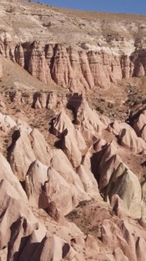 Kapadokya hava manzarası. Hindi. Goreme Ulusal Parkı. Dikey video