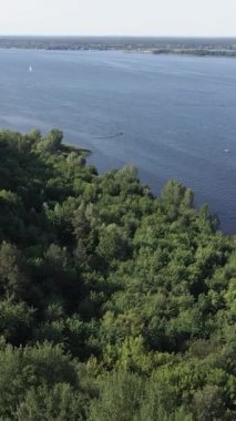 Dnipro Nehri 'nin dikey görüntüsü - Ukrayna' nın ana nehri