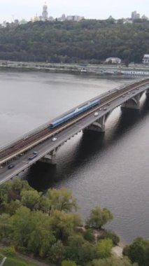 Dnipro Nehri 'nin dikey görüntüsü - Ukrayna' nın ana nehri