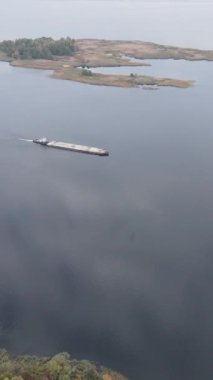 Dnipro Nehri 'nin dikey görüntüsü - Ukrayna' nın ana nehri