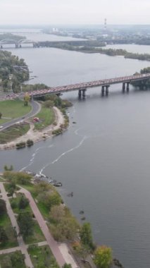 Dnipro Nehri 'nin dikey görüntüsü - Ukrayna' nın ana nehri