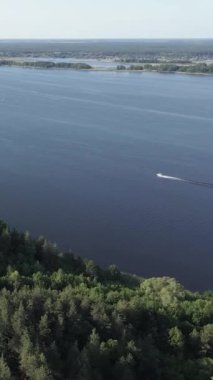 Dnipro Nehri 'nin dikey görüntüsü - Ukrayna' nın ana nehri