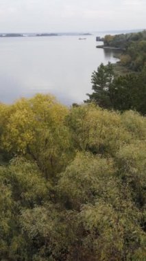 Dnipro Nehri 'nin dikey görüntüsü - Ukrayna' nın ana nehri