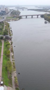 Dnipro Nehri 'nin dikey görüntüsü - Ukrayna' nın ana nehri