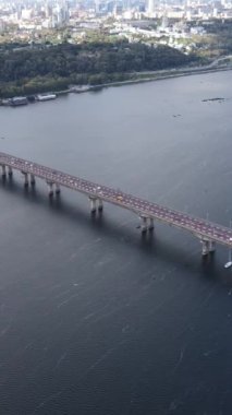 Dnipro Nehri 'nin dikey görüntüsü - Ukrayna' nın ana nehri
