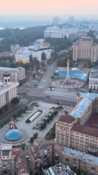 Centrum Kyjeva, Ukrajina. Vertikální video. Letecký pohled — Stock video