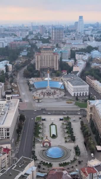 Centrum Kijowa, Ukraina. Pionowe wideo. Widok z lotu ptaka — Wideo stockowe