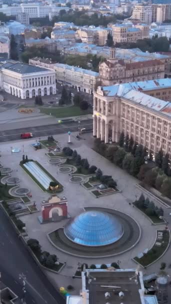 ศูนย์กลางของคีฟ ยูเครน วิดีโอแนวตั้ง มุมมองทางอากาศ — วีดีโอสต็อก