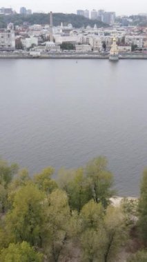 Dnipro Nehri 'nin dikey görüntüsü - Ukrayna' nın ana nehri