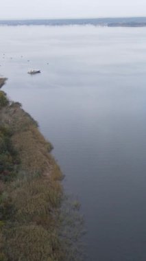 Dnipro Nehri 'nin dikey görüntüsü - Ukrayna' nın ana nehri