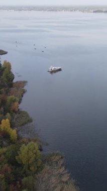 Dnipro Nehri 'nin dikey görüntüsü - Ukrayna' nın ana nehri