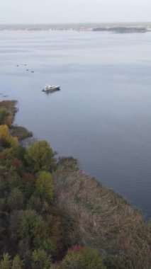 Dnipro Nehri 'nin dikey görüntüsü - Ukrayna' nın ana nehri
