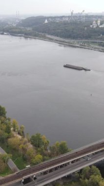 Dnipro Nehri 'nin dikey görüntüsü - Ukrayna' nın ana nehri