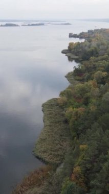 Dnipro Nehri 'nin dikey görüntüsü - Ukrayna' nın ana nehri