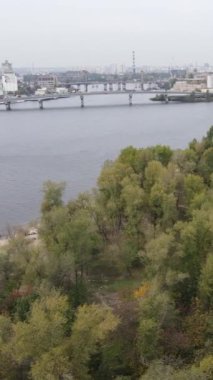 Dnipro Nehri 'nin dikey görüntüsü - Ukrayna' nın ana nehri