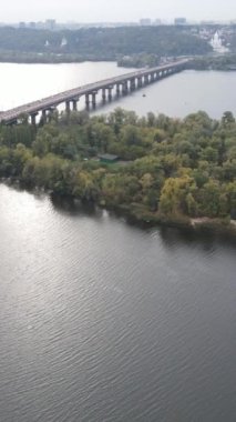 Dnipro Nehri 'nin dikey görüntüsü - Ukrayna' nın ana nehri