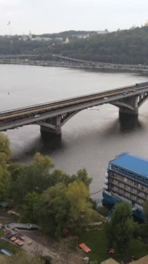 Dnipro Nehri 'nin dikey görüntüsü - Ukrayna' nın ana nehri