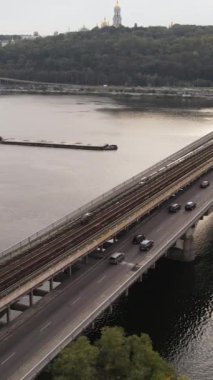 Dnipro Nehri 'nin dikey görüntüsü - Ukrayna' nın ana nehri