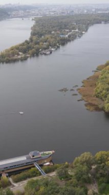 Dnipro Nehri 'nin dikey görüntüsü - Ukrayna' nın ana nehri